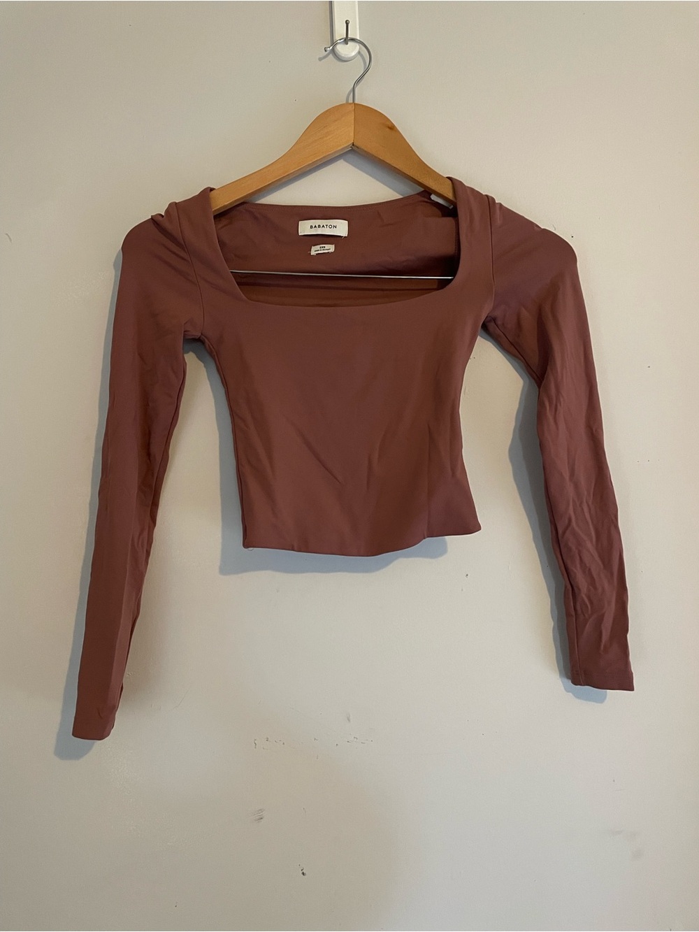 BABATON | Cropped Brown Long Sleeve